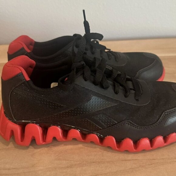 Reebok Men's 7.5 M Black & Red Zig Pulse Work Athletic Slip Free Sneaker Shoes - Picture 1 of 7